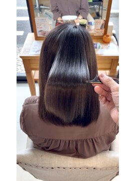 シーエーペッツ(CA-PETZ) 艶々質感のナチュラルミディボブ｜髪質改善トリートメント