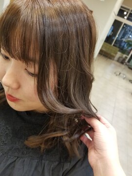 レスタ(ReSTA.) 顔周りのレイヤーが大人可愛い
