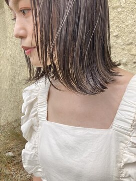 パースラヴ(PERS'LOV) 切りっぱなしボブ/ミディアムレイヤー/グレージュ/透明感カラー