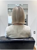 ブロンドヘアー×切りっぱなしボブ