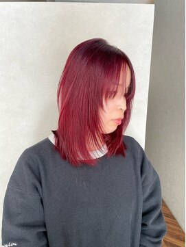 ダイアモンドリリーキートス(Diamond Lily kiitos) レイヤーカット ボルドーカラー