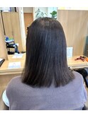 黒髪のストレートなボブヘア