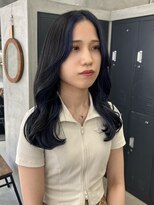 テトヘアー(teto hair) ミディアム、ブルーブラック、インナーカラー