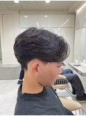 メンズセンターパートニュアンスパーマ毛流れメンズパーマ刈上げ