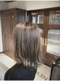 春アッシュバイオレット×ハイライト×外ハネスタイル