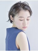 凛とした透明感と程よい抜け感ショート＃グレージュ
