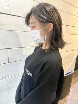 ハグ 横浜(HUG) インナーカラー ホワイトベージュ♪ 切りっぱなしボブ