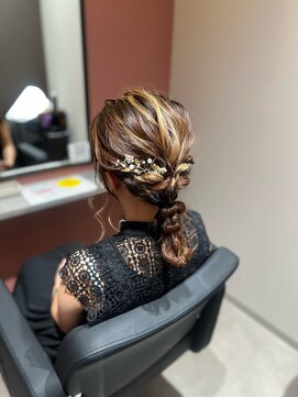 グランミーツ(Grand meets) 編み下ろしヘアアレンジ
