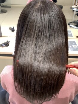 ケンジサナンド(KENJE Sanando)の写真/《髪質改善》クセやうねりが気になる髪をセットしやすく扱いやすいスタイルへ!ダメージレスで自然な艶髪に!