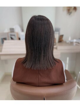 メリア(meria) タイトなミディアムスタイル