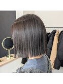 グレージュカラーのプツッとストレートボブ☆