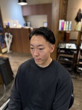 クラッキ ヘアークリエイション(CRAQUE hair creation) ウェット質感で魅せるメンズフェード×アップバング