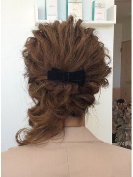 フェリーク(feerique) パーティーヘア　波ウェーブサイドアレンジ