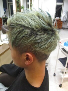 コアフィールフィス(COIFFURE fils) ハイトーン×ショート