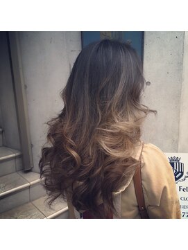 テラスグレース 横浜(TERRACE GRACE) ハンサム女子の定番!クールなフェザーロング