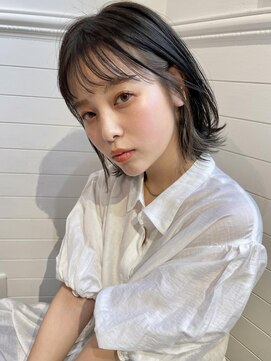 ディッセンバー 神宮前(December) 大人かわいいインナーカラーのボブ　フェザーバング