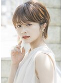 束感ショート×小顔立体カット×ヌーディベージュ