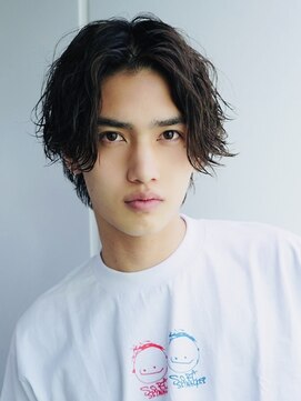 ウェイビーエフティフィフス 横浜西口(WAVEY ft.fifth) センターパート波巻きスパイラルツイストパーマメンズマッシュ