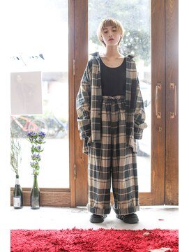 テトヘアー(teto hair) マッシュショート、ブロンド、オン眉バング