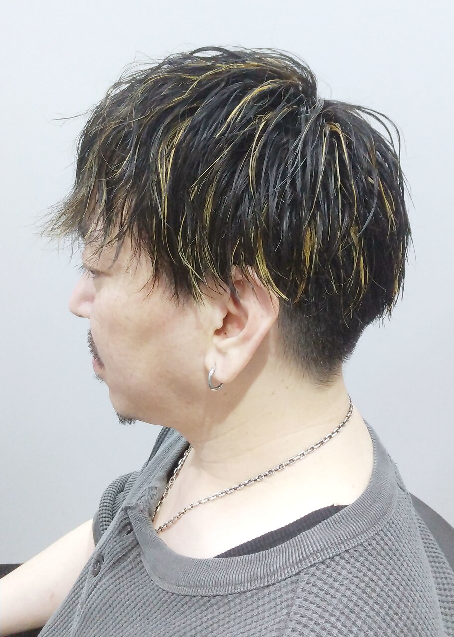 渋さ増し増し。金メッシュ：L192940365｜夜髪のヘアスタイル