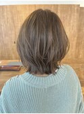 ショートレイヤー×アッシュ×イヤリングベージュ