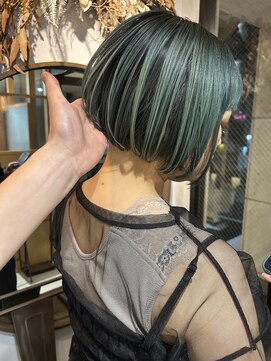 スタンド バイ ヘアー アンド コーヒー 恵比寿(STAND By HAIR ＆ Coffee) アンブレラカラー×まとまりやすい前下がりボブ
