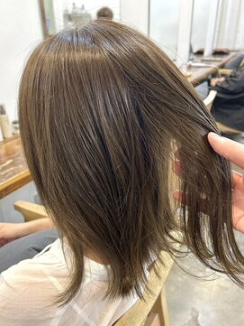 ファルベ(Farbe) 顔まわり/前髪/外ハネ/レイヤー/ワンカール/オリーブ/ベージュ