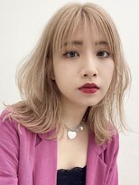 ピークアブー 原宿ハラカド(PEEK-A-BOO) 外ハネミディアム /くびれヘア /レイヤー /ブロンド /ブリーチ