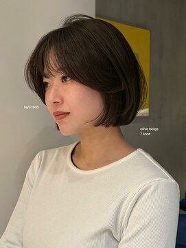 ローエ バイ デコ(Rohe by DECO) -Saki-レイヤーボブ/オリーブベージュ/海外レイヤー