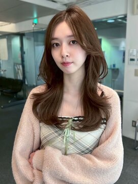 ユーフォリア 渋谷グランデ(Euphoria SHIBUYA GRANDE) センター分けくびれヘア前髪ロングレイヤー韓国ヘアエモージュ