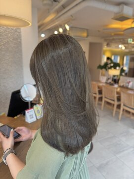 ブリーチなしミントベージュ透明感カラーレイヤーカット