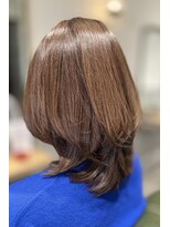 アンジー(Angee)&nbsp;レイヤーで華やかさと動きのあるスタイルに