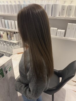 ヘアーデザイン シーベル(HAIR DESIGN SEA BELLE)の写真/赤みを消す透明感カラーで髪に負担をかけずにオシャレに決まる。ダメージレスで理想の髪色を叶えます…♪