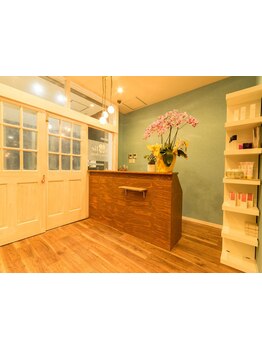 こだわりのインテリアが魅力的な【Amelie chou chou】アットホームな落ち着きある空間で癒しの美容timeを◇