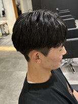 ヒュイル バイ ニアウ(Hwyl by Niau) メンズカットセンターパートストレート刈り上げナチュラルメンズ