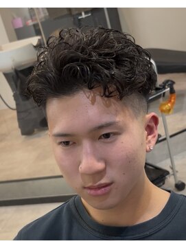 イーラ アメ村店(era) サーフバック　ツイストスパイラル眉カットメンズパーマ