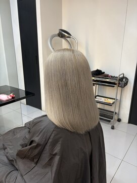 アネラ 大宮(Anela) ホワイトシルバーカラー♪