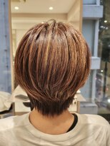 アンベリールフルー(EMBELLIR fleur)&nbsp;大人の美バランスのひし形ショートカットスタイル
