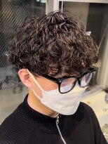 フィフス トウキョウ (fifth TOKYO)&nbsp;センターパートツイストスパイラルパーマメンズマッシュパーマ