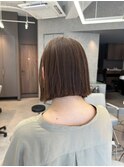 前下がりボブ_ハイトーンカラー_前髪パーマ_ぱっつん前髪