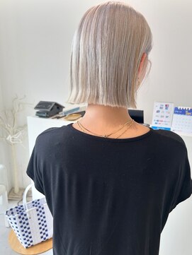 コト 福井大和田店(coto) 福井　大和田　ハイトーン　ホワイトカラー　切りっぱなしボブ