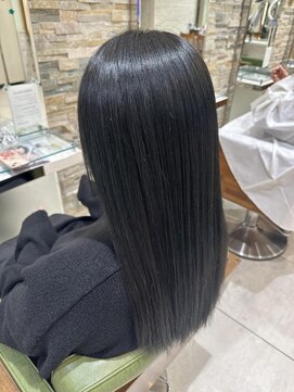 コム(com by neolive) ブルーブラックでおしゃれ暗髪♪♪