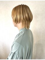 ヘアアンドメイク エジェリ(hair&make egerie) 【小顔前下がりショート・ホワイトブロンドカラー】