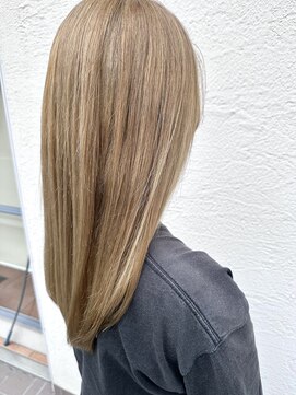 ジィップクリニカ(Zip clinica) ミルクティーベージュ 担当-木村優伽