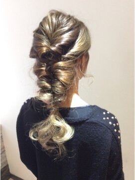 スリーナイン(THREE NINE) THREENINE  定額ヘアセット  ￥2000　0456248831