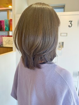 フェミニンレイヤー　グレージュカラー白髪ぼかし