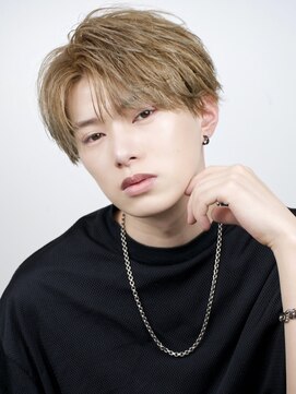 毛流れニュアンスアップバングショートミルクティーベージュ