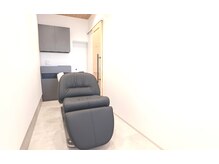 ゆっくり過ごせるシャンプーブースです