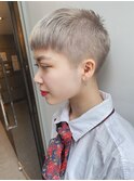 ミヤザキスタイル　ハイトーン前髪残しバズカット