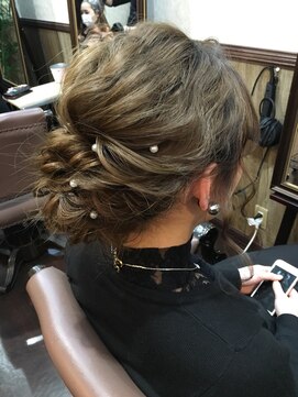 ディー エメ(D-aimer-) みつあみアップ【ヘアセット】